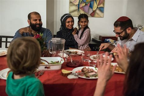 Muslims And Jews Break Bread And Build Bonds The New York Times