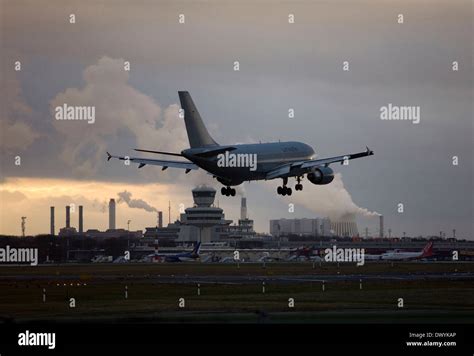 Military Airport By Night Hi Res Stock Photography And Images Alamy