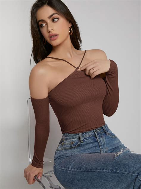 SHEIN Camiseta halter de hombros descubiertos tejida de canalé