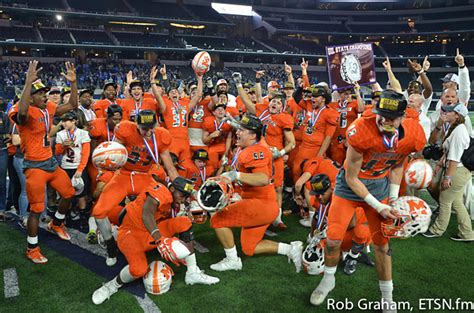 Mineola Yellowjackets Win First Ever High School Football State