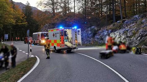 Bad T Lz Schwerer Motorrad Unfall Am Kesselberg J Hriger Bricht