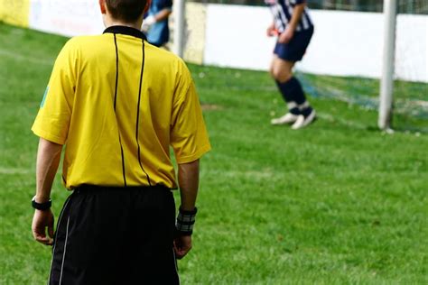 Youth Soccer Referee What Is It And How To Become One