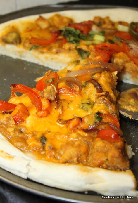 Butter Chicken Pizza Pizza With Butter Chicken Topping Cooking With Thas Smart Cooking