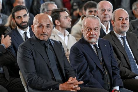 Napoli Spalletti E Il Suo Insolito Silenzio Giallo Dopo La Conferma