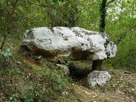 Dolmen De Cantegrel Saint Chamassy Pa Monumentum