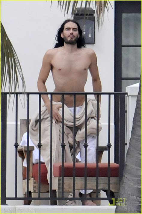 Russell Brand Shirtless Meditation In Miami Beach Photo 2552242