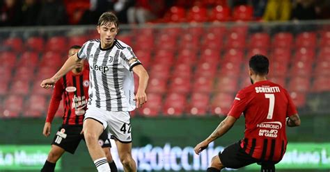 Reports: Juventus, Dean Huijsen agree to contract extension - Black ...