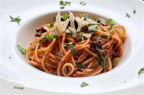 Spaghetti Alla Putanesca Ou Puttanesca Receita De Massa Italiana