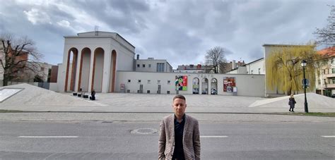 Sąd umorzył postępowanie przeciwko radnemu który skrytykował plac