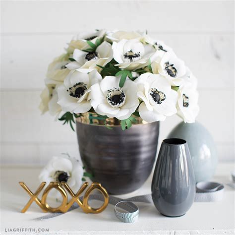 Learn how to make an advanced crepe paper anemone flower