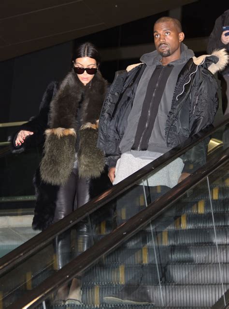 Photo Kim Kardashian et son mari Kanye West arrivent à l aéroport de