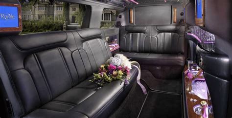 White Lincoln Mkt Stretch Bbz Limo