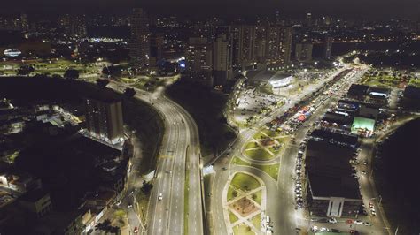 Ilumina O P Blica J Conta Led Em Quase De Barueri