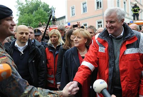 Merkel verspricht Hochwasser Opfern Geld Abendzeitung München