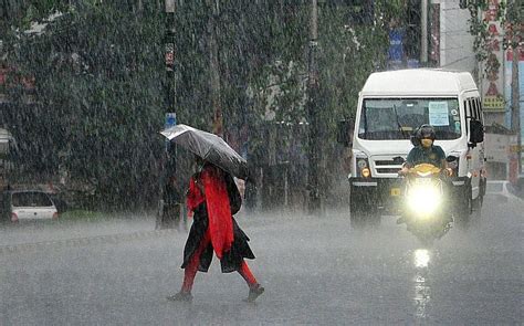 Imd Predicts Heavy Rainfall In Kerala Yellow Alert For Five Districts