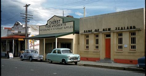 Fascinating Color Photos Capture Everyday Life Of New Zealand In The