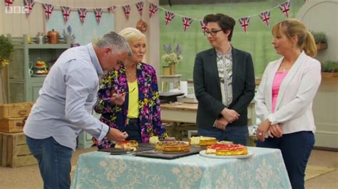 Great British Bake Off Episode 1 2015 Cake Week Hdclump