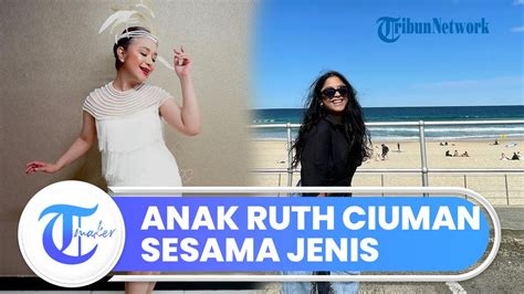 HEBOH Foto Anak Ruth Sahanaya Ciuman Sesama Jenis Sang Ibu Tak