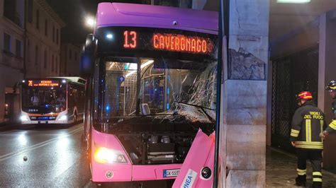 Incidente Del Bus In Via Carducci A Mestre I Feriti Tutti In Fase Di