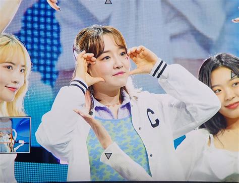 더쿠 - 팬미팅에서 아이돌로 변신한 윤하.jpg