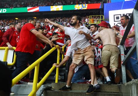 Euro 2024 une bagarre générale a éclaté dans les tribunes avant le