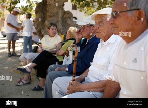 French People Talking Hi Res Stock Photography And Images Alamy