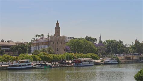 Torre Del Oro Vista Desde La Calle Betis Darsena Del Rio Flickr