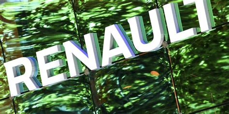 Invasion Russe En Ukraine Renault Annonce Suspendre Les Activit S De