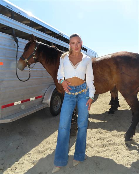 halle cooley (@hallejolene) • Instagram photos and videos