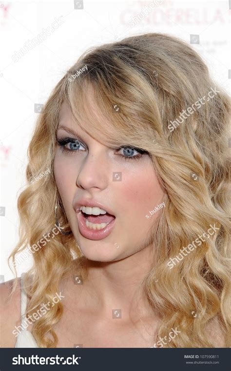 Taylor Swift At The Los Angeles Premiere Of Another Cinderella Story Pacific Theaters The