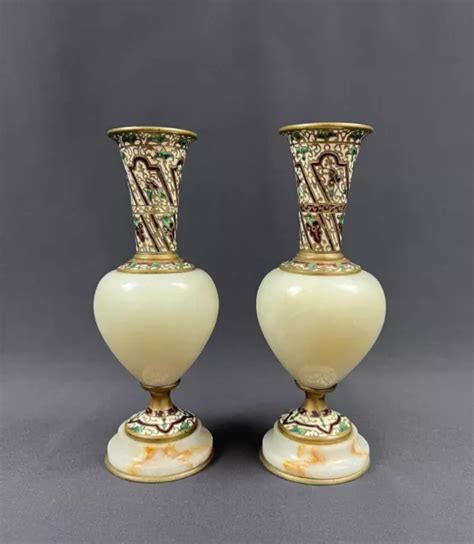 Paire De Vases N Oclassiques Du Xixe Si Cle En Bronze Et Mail