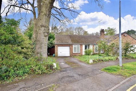 Poplar Close Leighton Buzzard Lu7 3bs 2 Bed Semi Detached Bungalow