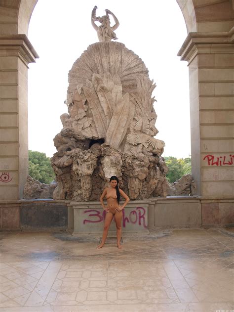 Coralie A In Public Nude Sexy Photo Album X145 2250x3000
