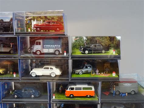 Collection De Soixante Voitures Miniatures Contemporaines Chelle