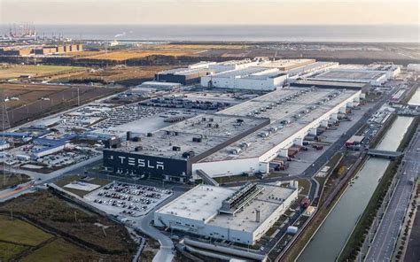 Tesla confirma una nueva fábrica en China que producirá 450 000 coches