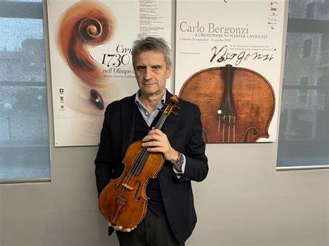 Un Violino Di Omobono Stradivari Esposto Al Museo Del Violino Cremonaoggi