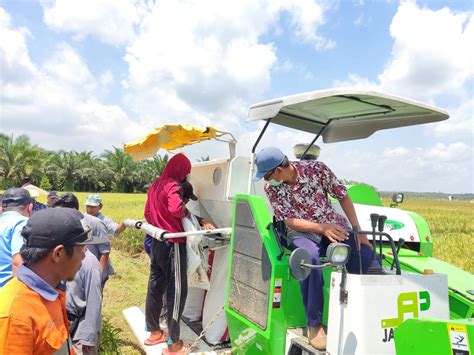 Kelompok Tani Harapkan Bantuan Traktor Roda Empat Dari Pemkab Kutim