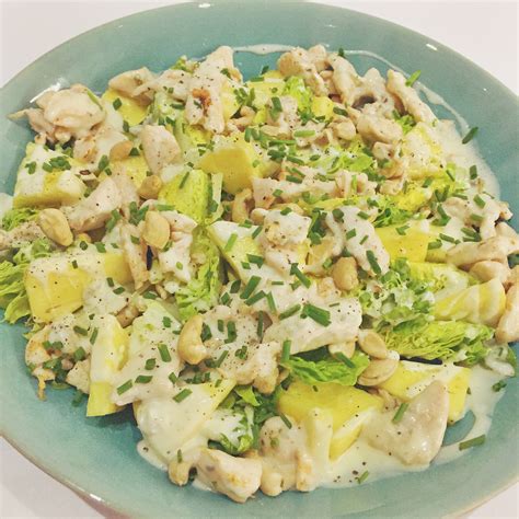 Salade Met Kip Ananas Cashewnoten En Dressing Van Gorgonzola Would