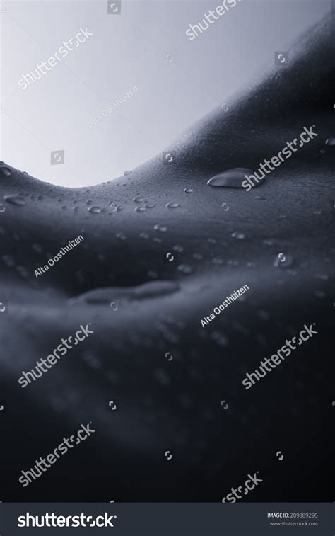 Bodyscape Nude Woman Wet Stomach Back Foto Stock Shutterstock