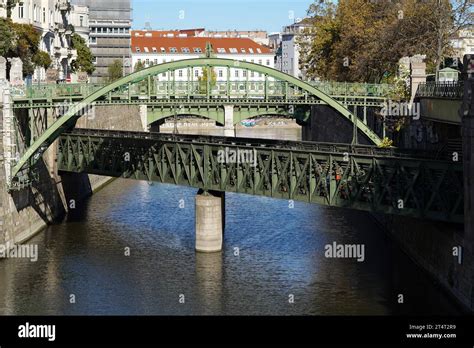 U Bahn Br Cke Ber Wien Fluss Im November Wien Sterreich