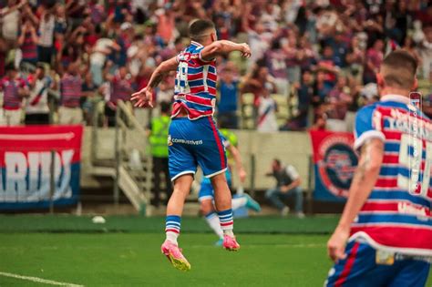 Machuca Marca O Primeiro Gol A Camisa Do Fortaleza