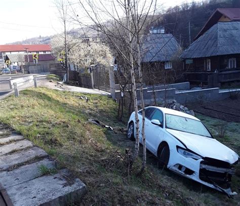 Imagini accident la Vişeu de Sus Şoferul vinovat a fugit de la locul