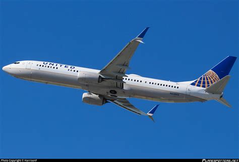 N62892 United Airlines Boeing 737 924ER WL Photo By HarrisonF ID