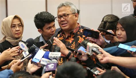 Foto Panelis Dan Moderator Debat Keempat Pilpres Tandatangani Pakta