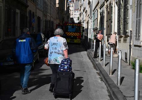 Immeubles Effondr S Marseille Une Plaie Ouverte Les Premiers