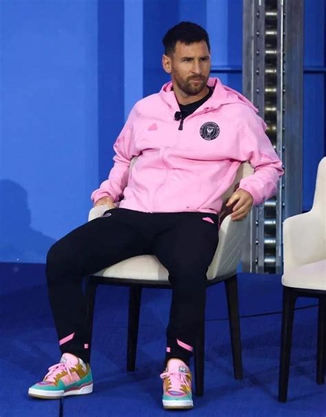 Lionel Messi Sorprende Con Exclusivas Zapatillas De Los Simpsons