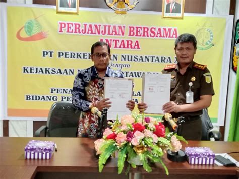 Pt Perkebunan Nusantara Xiii Bersama Kejari Kobar Tanda Tangani Mo