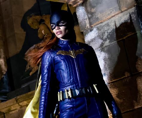 Atriz De Batgirl Mostra Bastidores Do Filme Cancelado Pipoca Moderna