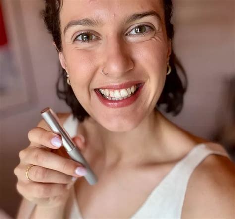 We Tried Clinique S Nude Honey Lipstick And One Of Us Hasn T Worn Anything Else Since The