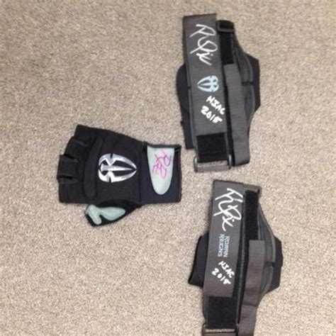 Roman Reigns WORN SIGNED Glove Wristband Set Hell In A Cell 10